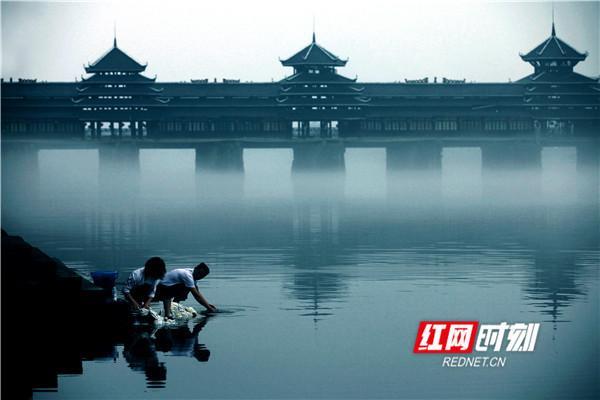 芷江重现水拖蓝景观