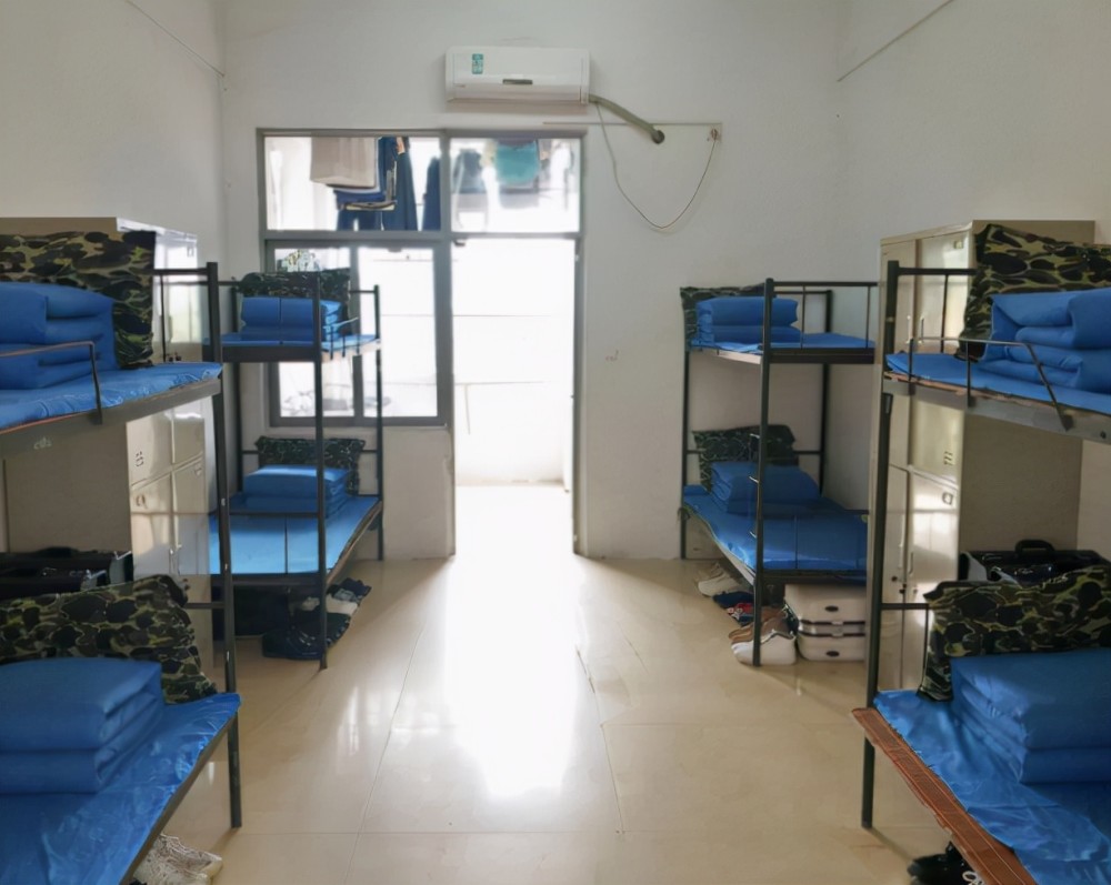 一间宿舍住24名学生,每人要求收取5000元住宿费,你认为合理吗?