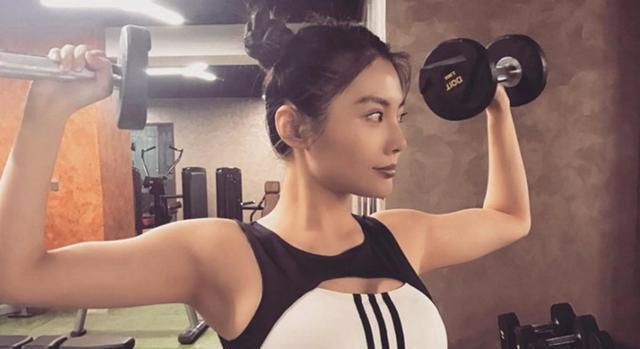 33岁的张雨绮坚持健身看了她的身材你羡慕了吗赶快运动起来