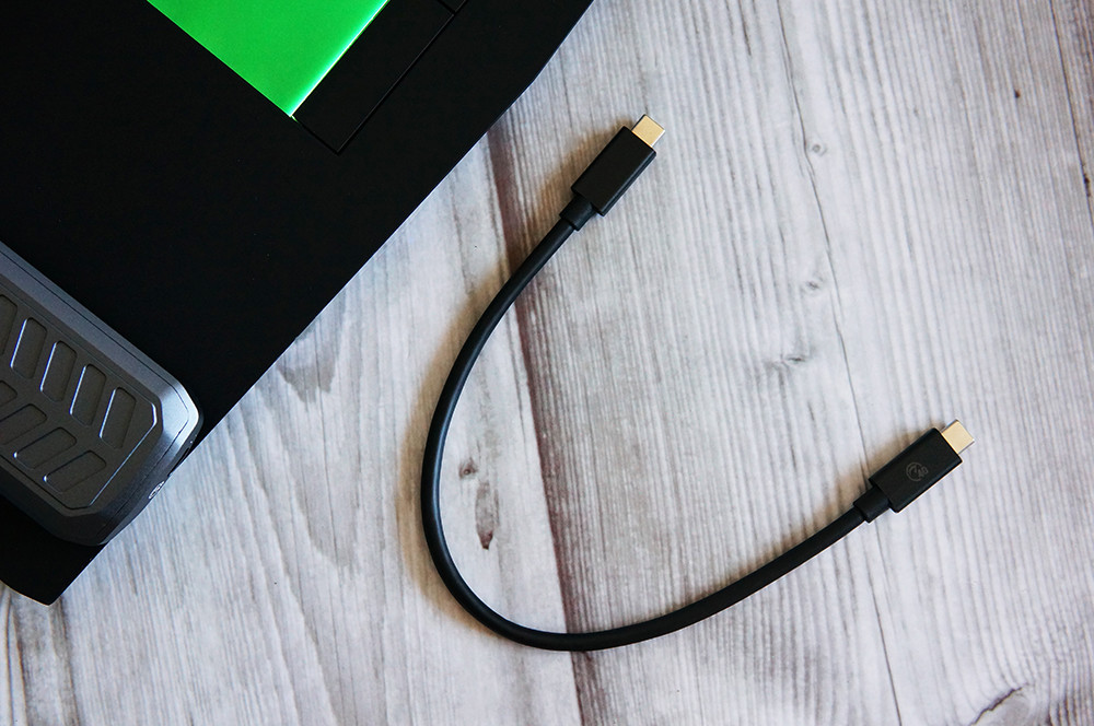 的硬盘盒与笔记本的雷电接口进行连接,这时电脑会自动识别到这是usb4