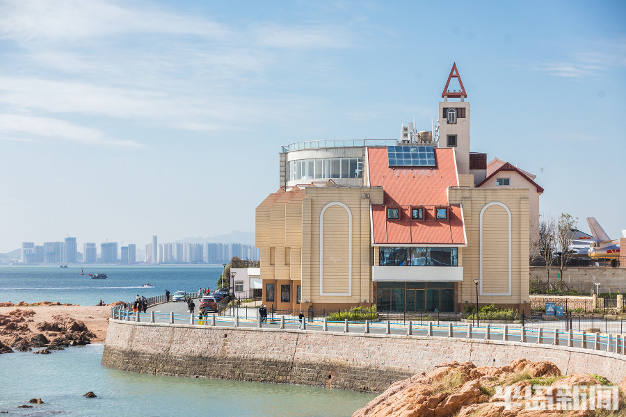 青岛琴屿路成网红不少年轻人来打卡