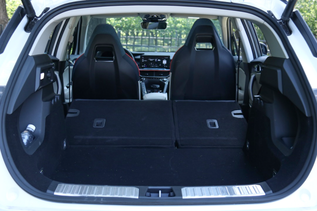 小身材打造大空间葛大爷直呼内行领克06空间评测