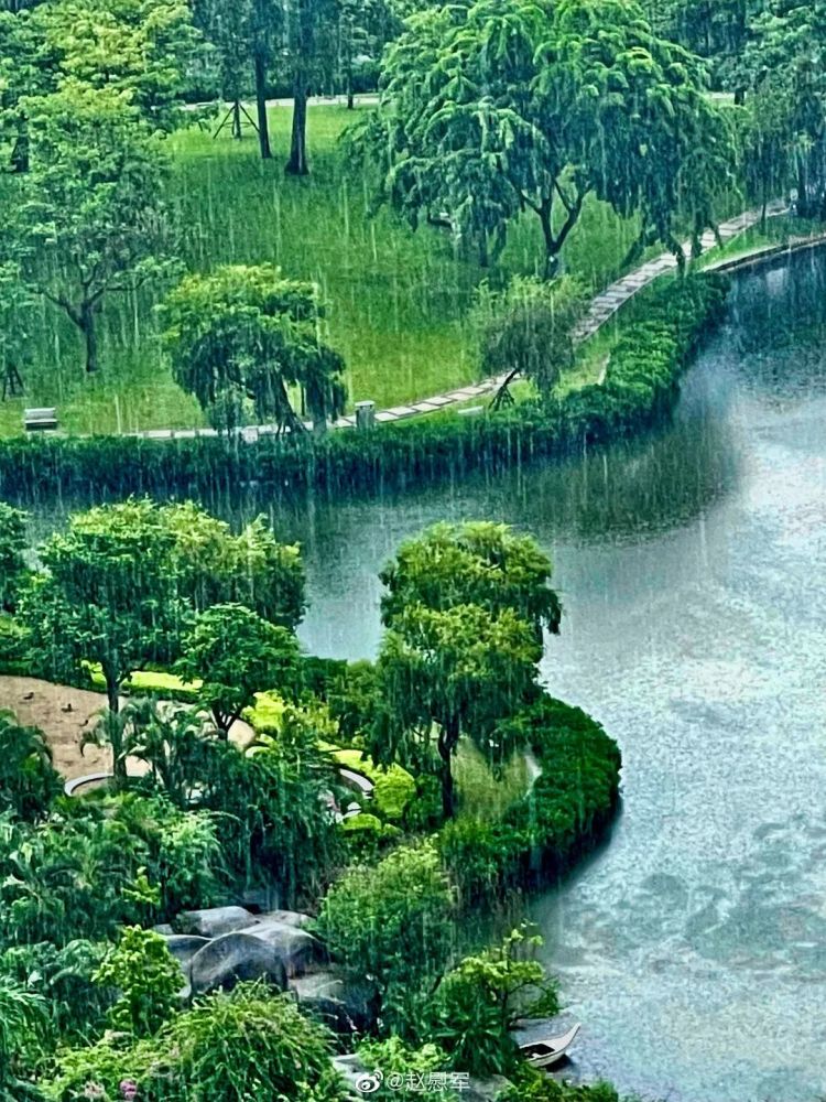 要停下來一起看雨景嗎