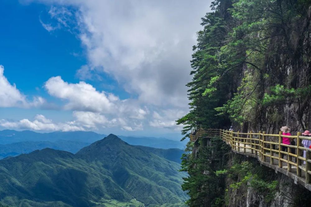 【爱在深秋 情暖重阳】明月山登高赏景泡温泉,超多免票福利来袭!