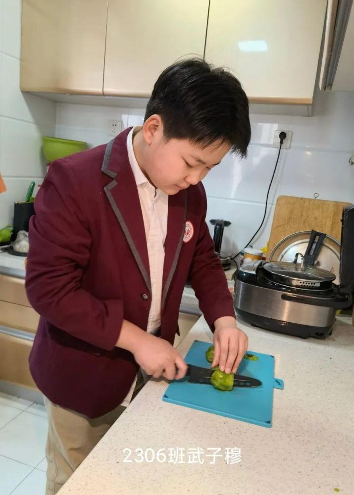 冉鸣远李欣祎郭家珉寿司源2303班高翊夫张静雯胡蝶菲崔中硕赵颢嘉2302
