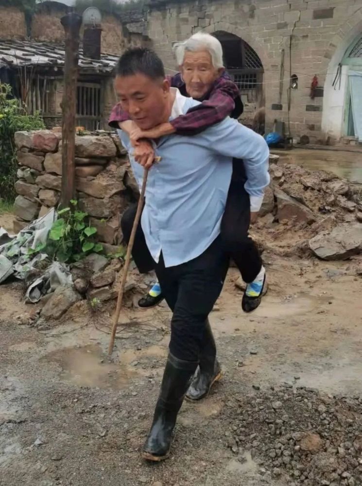 致敬!大宁两张救灾照片背后的感人故事