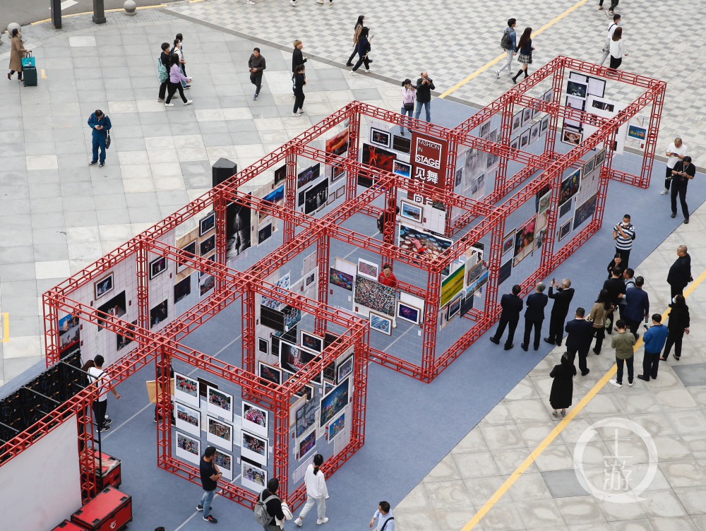 "时尚中国"摄影大展暨首届"时尚重庆"摄影展开幕