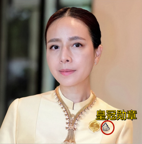 伍伦盼女士在2019年被授予此勋章,并非是依靠其显赫