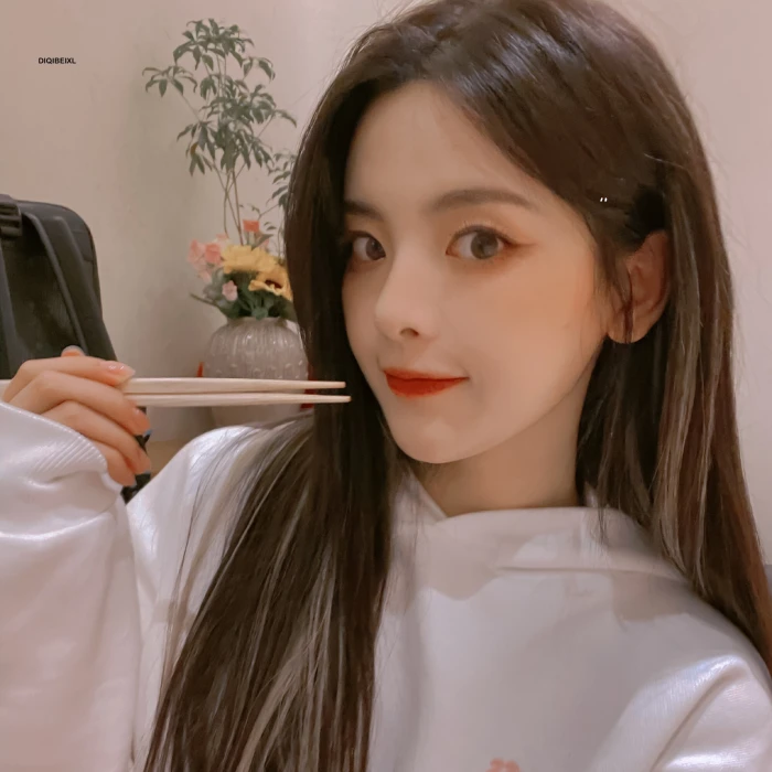 头像锦鲤少女杨超越