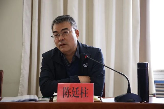 在座谈会上,省民政厅基层政权处二级调研员陈廷柱指出,区委,区政府