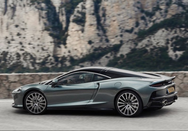 200万跑车推荐第一款蝴蝶门双涡轮32秒破百男人梦想超跑