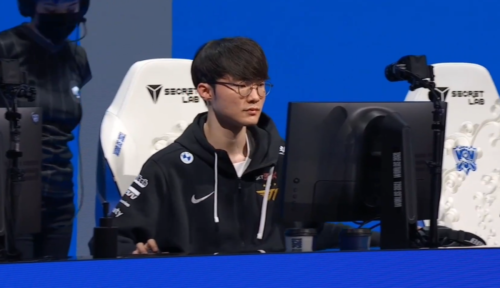 被edg领先1万碾压后faker崩溃,不愿离开座椅!