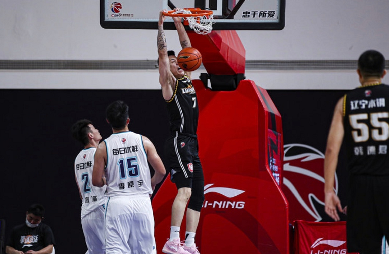 cba 郭艾伦轮休！张镇麟15＋4＋4，风头却被鄢手骐抢走，辽宁大胜青岛！