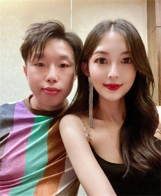 德云社烧饼的婚姻亮起红灯妻子一反常态发文询问绝望的感觉