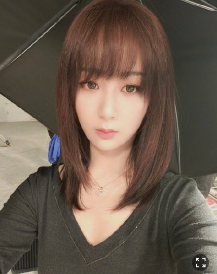 邻家女孩杨紫分享库存自拍照齐刘海锁骨发清纯甜美