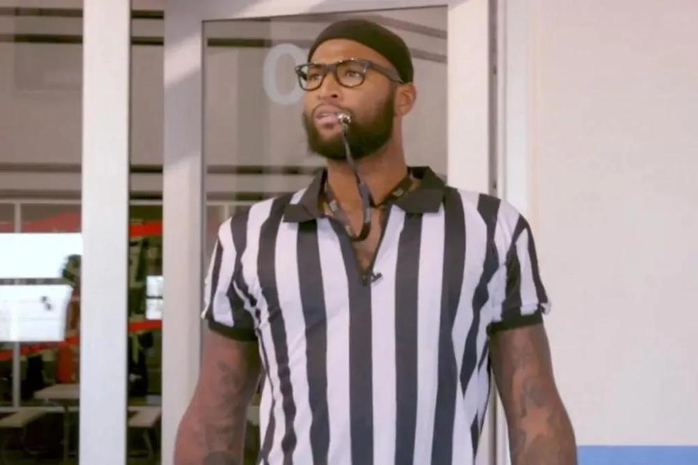 裁判 NBA裁判的年薪可达55万美元，在NBA总决赛期间更高