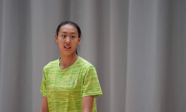 对于杨涵玉来说,在队友张倩转会深圳女排后,山东女排的核心副攻非自己
