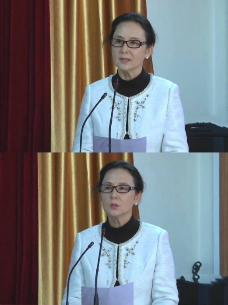 86版"嫦娥"还是那么美,邱佩宁西装配长裙高雅贵气,哪像60多岁_腾讯