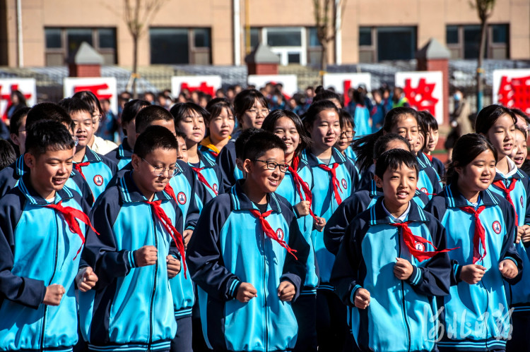 特别是港中旅学校,燕昌中学等新建学校,全部按照北京标准建设.