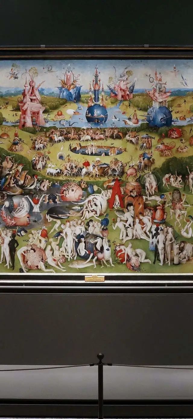 荷兰15世纪画家 hieronymus bosch 代表作《人间乐园》正在展出
