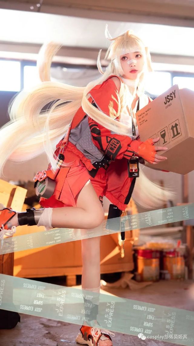 cos:高能手办团cos正片@走路摇