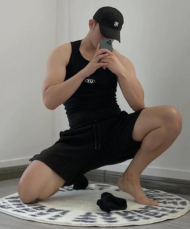 奶凶奶凶的肌肉网红小哥,能奶能浪还超甜的宝藏男孩