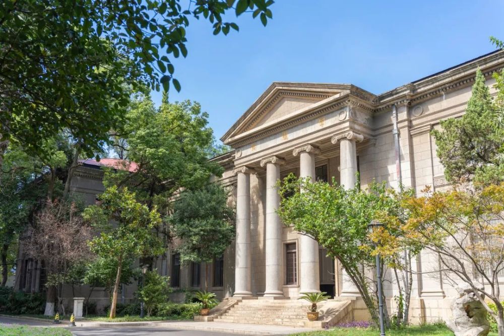 从1927年春至1982年逝世,杨廷宝的建筑设计实践历程长达55年之久而