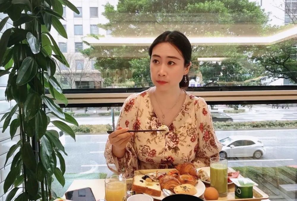 从扮丑沦为笑柄到如今的亿万富婆芙蓉姐姐经历了什么