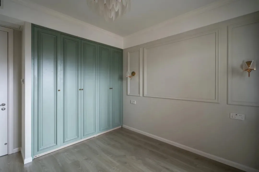 造假墙.墙体不能砸掉的情况下,可选择造假墙来实现柜体的嵌入式设计.