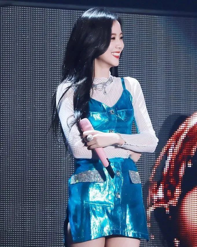 金智秀舞台照特辑-衣服发光人也发光!