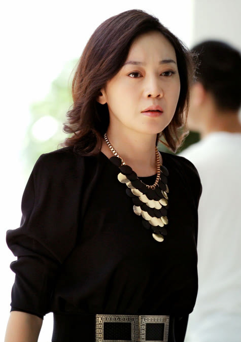 当闫妮换新发型终于明白为什么女人老了喜欢剪短发确实显年轻