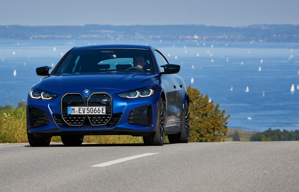 除此之外,以较慢的速度,在eco和comfort程序的理想支持下,"大"i4 表现