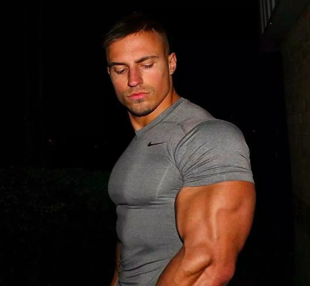 这些肌肉猛男重新定义了什么叫"粗",练臂大招来啦!