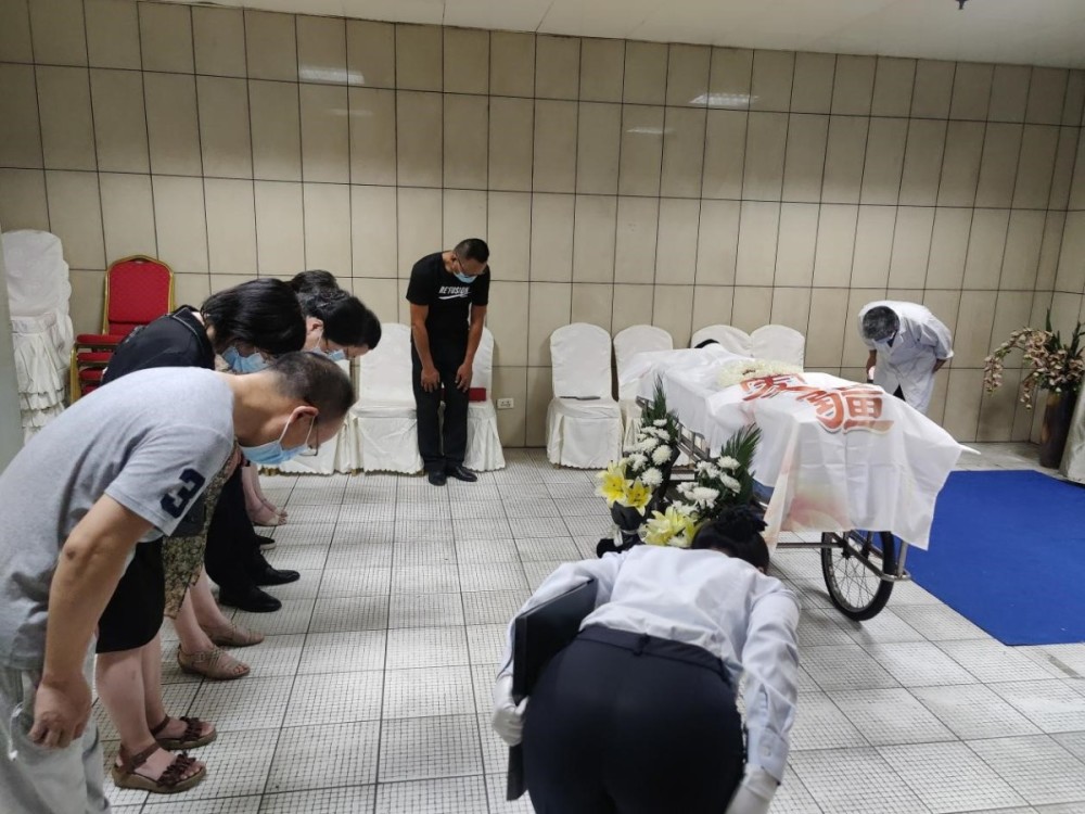 "宁波老人捐献遗体,伯父是张治中_腾讯新闻