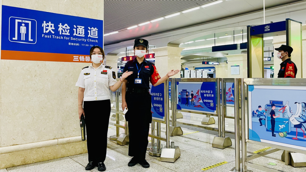 争创十佳丨"双减"放学高峰叠加下班高峰,武汉地铁这样做