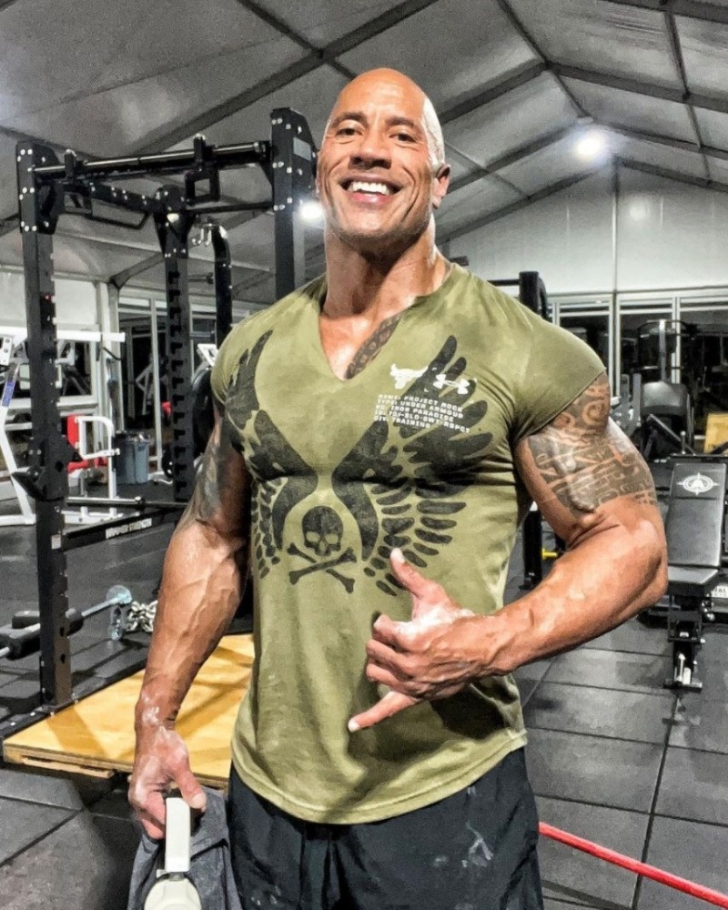 巨石强森于 tech n9ne 新曲〈face off〉首秀 rap