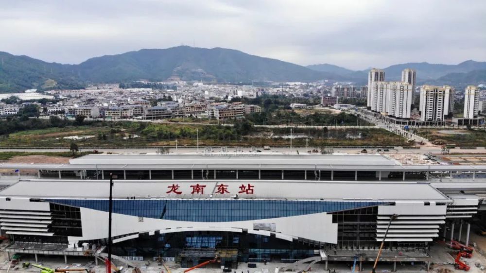 龙南东站▲采访龙南隧道施工单位中铁十六局gsjxzq-3标项目经理 王振