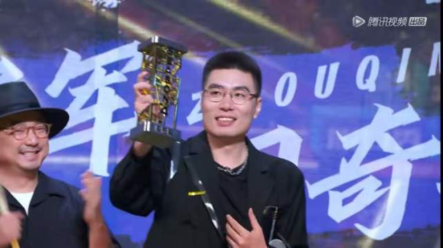 周奇墨脱口秀4夺冠!