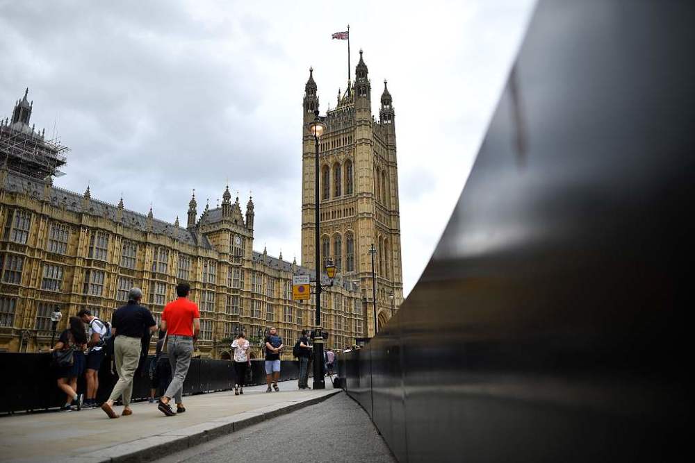 英媒：两名毒贩在英国议会大厦内被捕多人持有毒品一同归案乘风老师原名
