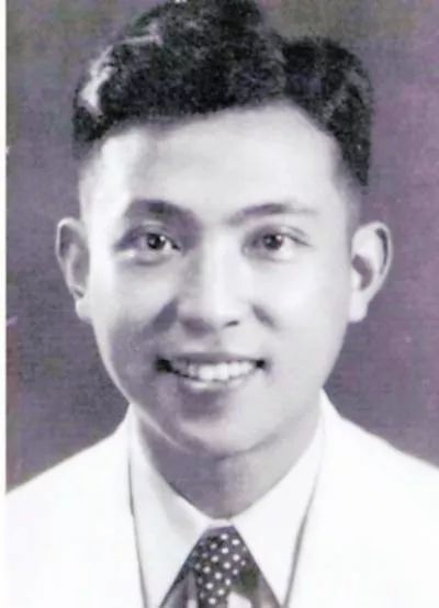 金庸的堂兄是现代第一诗人穆旦的诗我看