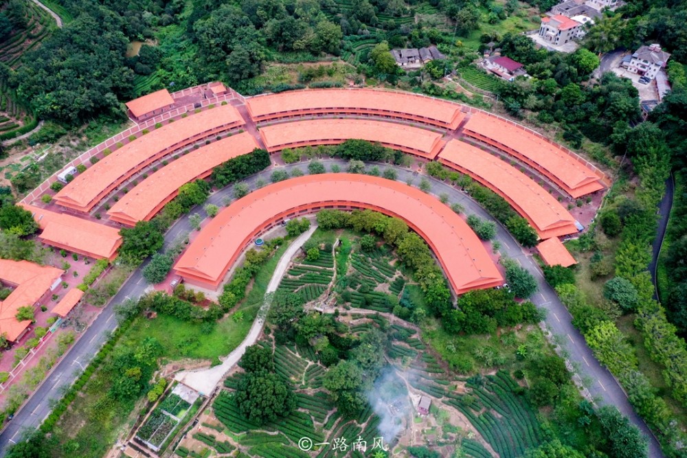 广东唯一的5a级茶园景区位于梅州市景色清新如世外桃源