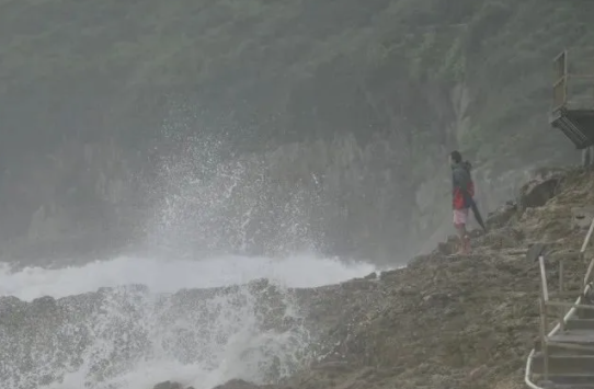 台风 圆规 后面还跟着两兄弟 台风中的这些迷惑行为太吓人了 腾讯新闻