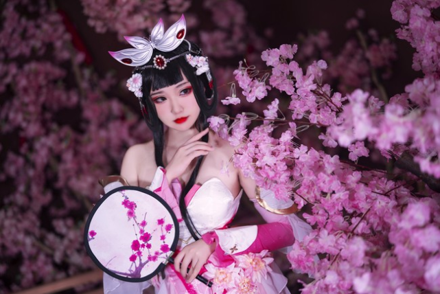 王者荣耀游园惊梦甄姬cos花与人相互映衬清丽可人