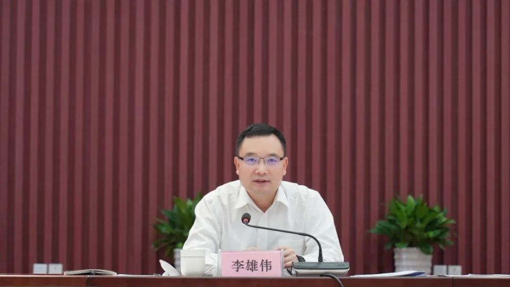 李雄伟在区建管中心中层以上干部工作交流会上强调:塑