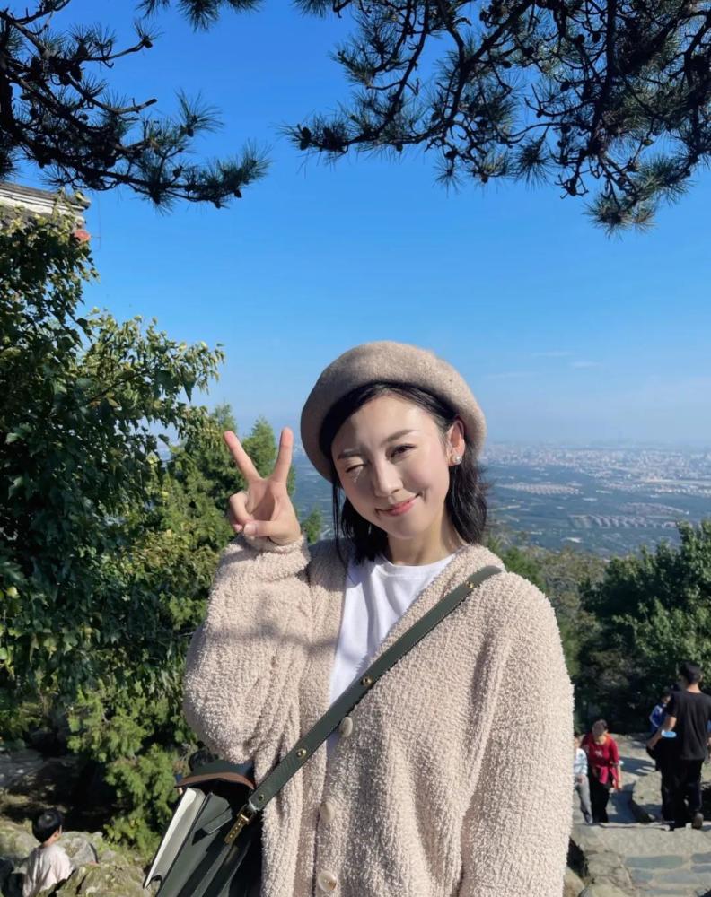 王宇彤首秀朝闻天下康辉曾评价有一份超越年龄的沉稳淡定