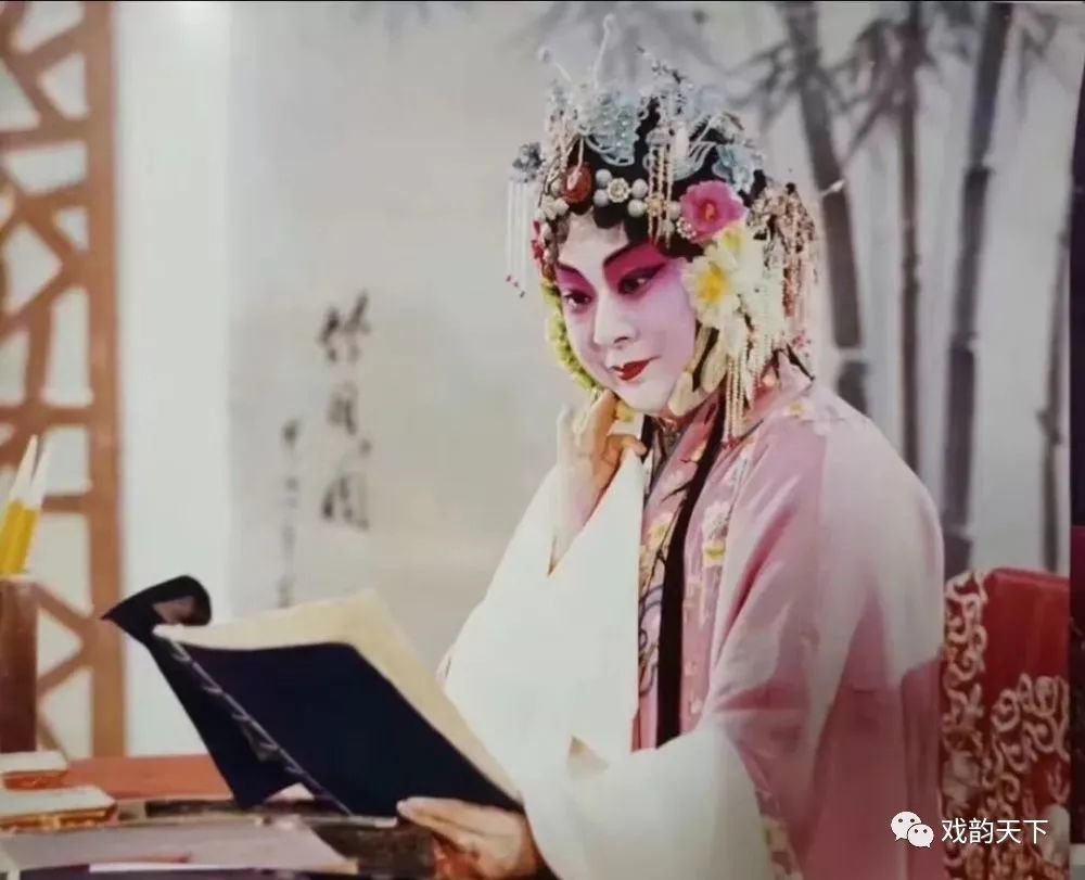 30 纪念阎立品大师专场演出10月17日晚19:30 豫剧《秦雪梅》全剧