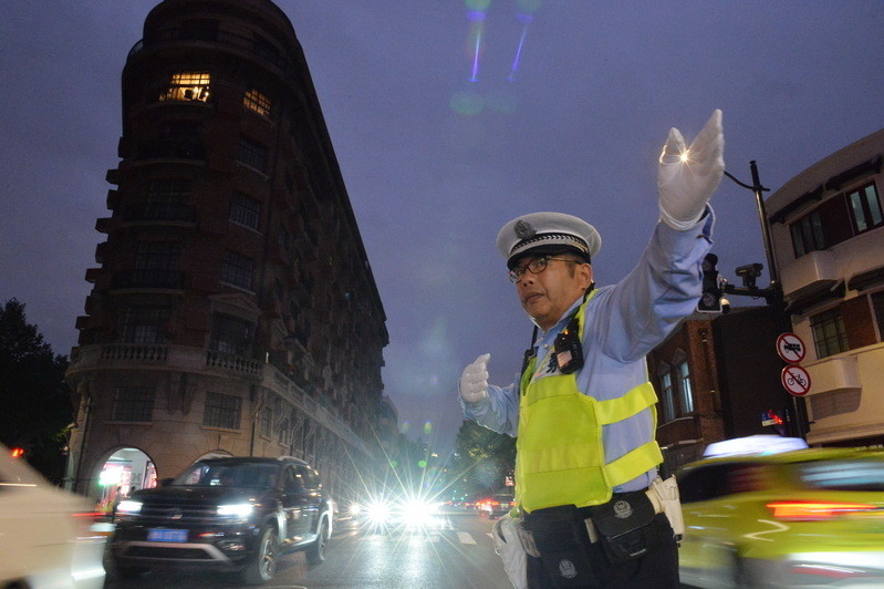 被罚者还专程来感谢他,上海这位交警是怎么做到的?