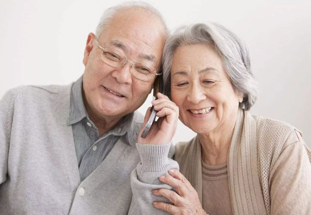 敬老节|"谜"一般的隔代亲,跟着爷爷奶奶长大也是一种幸福_腾讯新闻