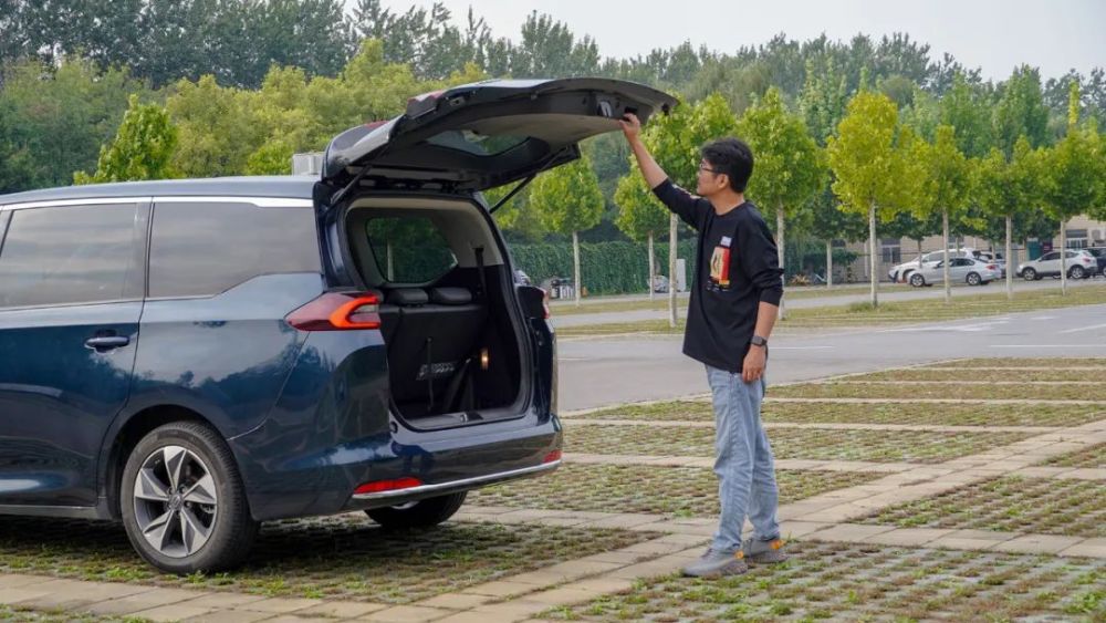 15万落地 轿车 Suv和mpv之间 为啥选后者是最明智的 腾讯新闻