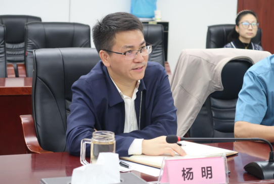 最后,通源环境董事长杨明总结了公司的经营理念和价值观,希望高校为